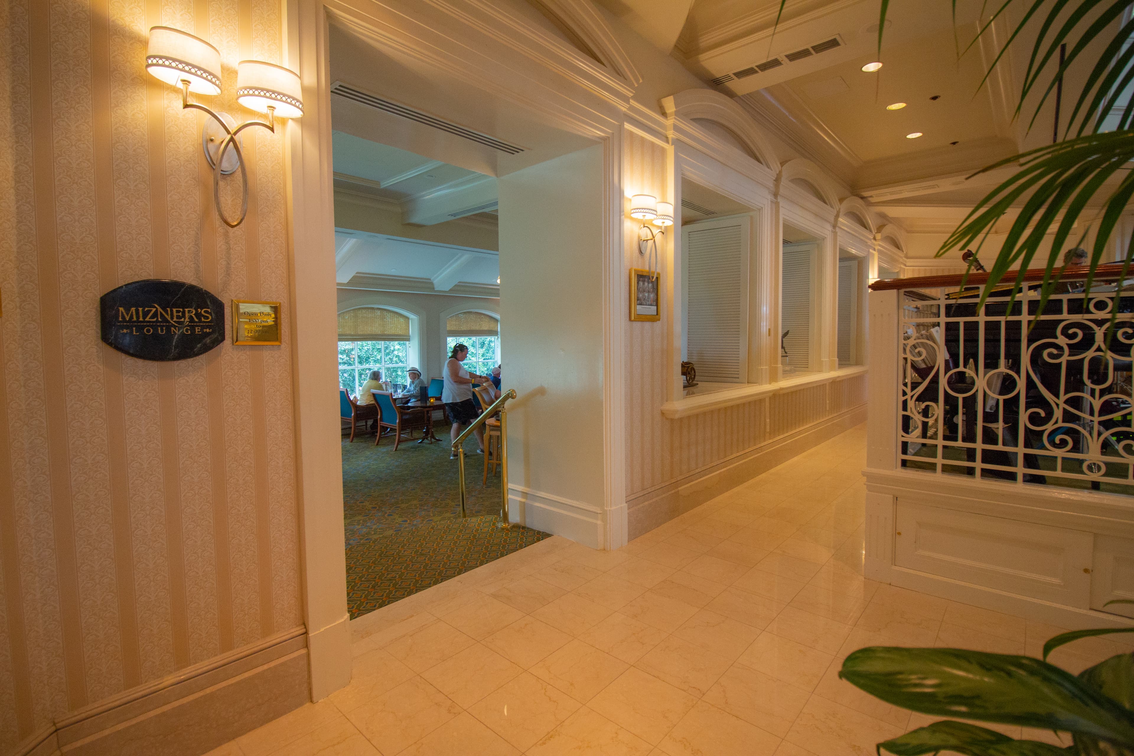 Mizner's Lounge