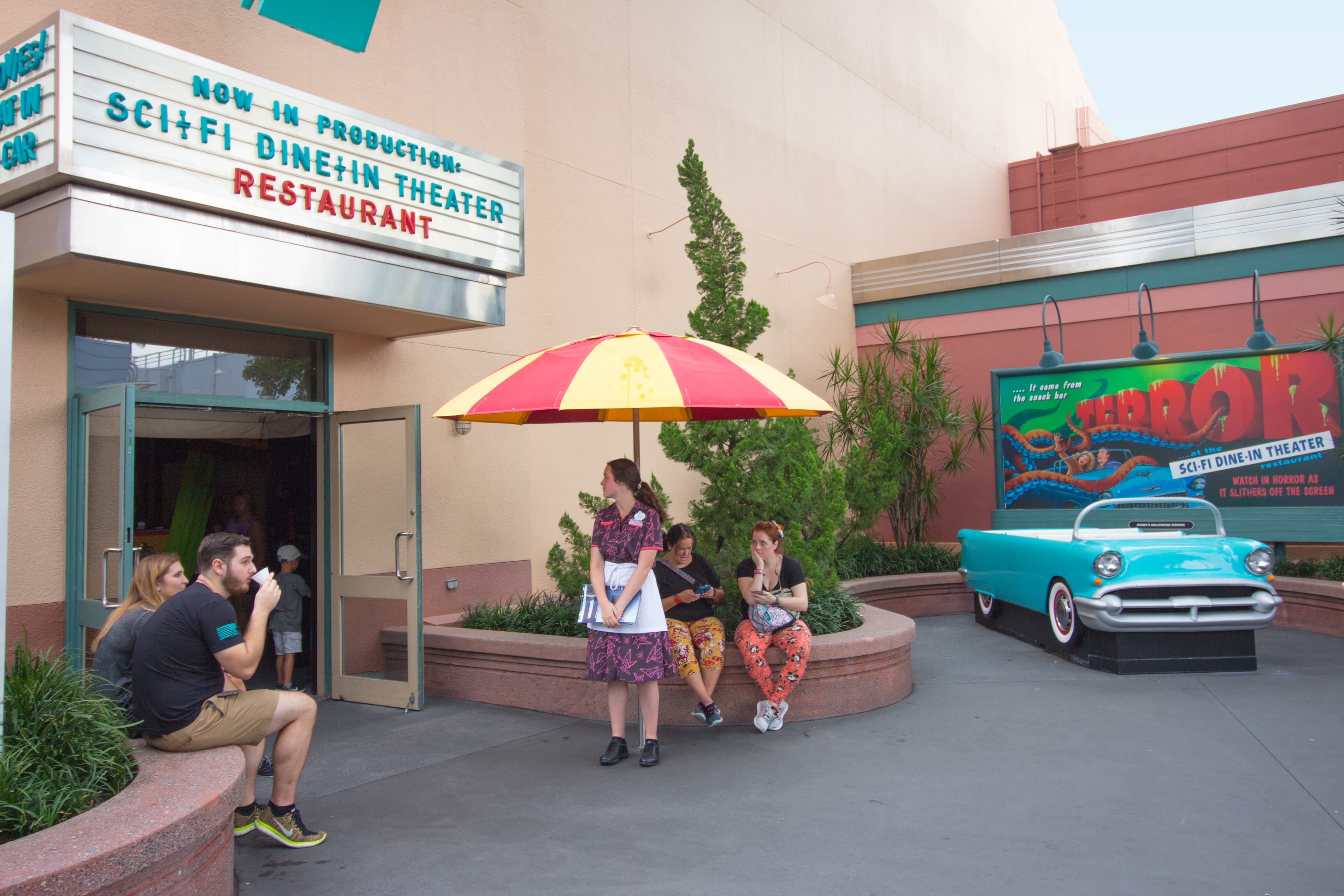 Sci-Fi Dine-In Theater Restaurant